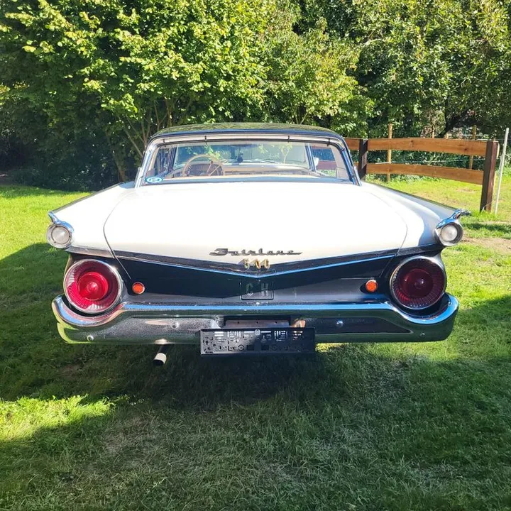 Ford Fairlane