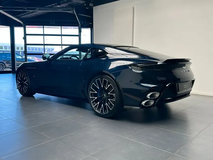 Aston Martin DB12