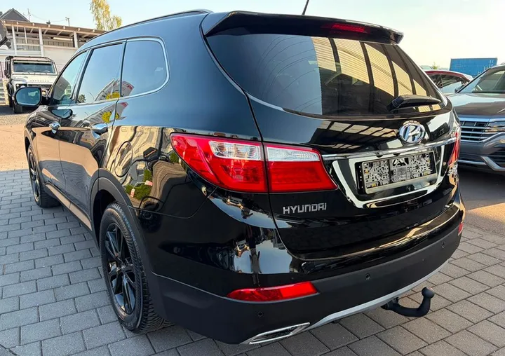 Hyundai Grand Santa Fe