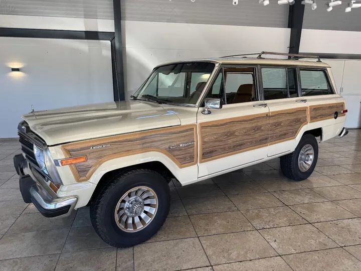 Jeep Wagoneer