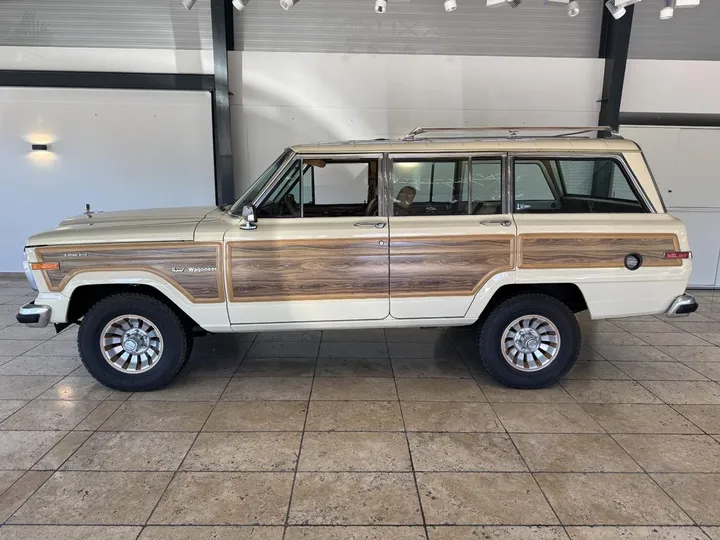 Jeep Wagoneer
