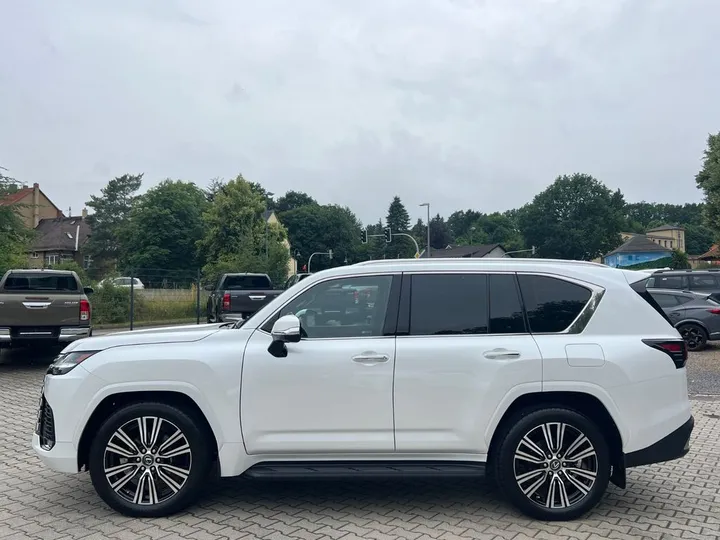 Lexus LX 500