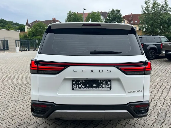 Lexus LX 500