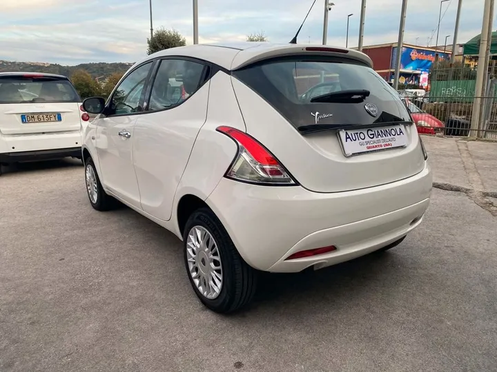 Lancia Ypsilon
