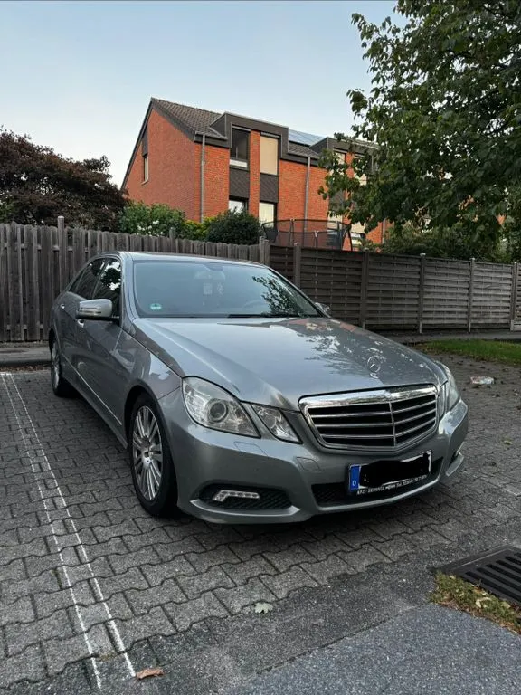 Mercedes-Benz E 220