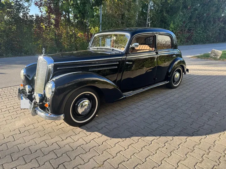 Mercedes-Benz 220
