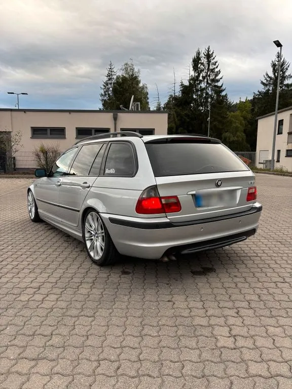 BMW 330