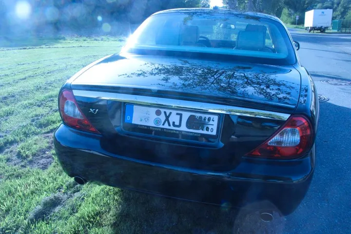 Jaguar XJ6