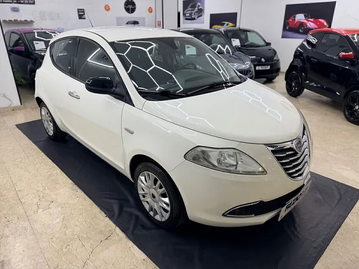 Lancia Ypsilon