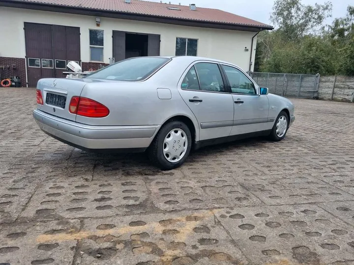 Mercedes-Benz E 290