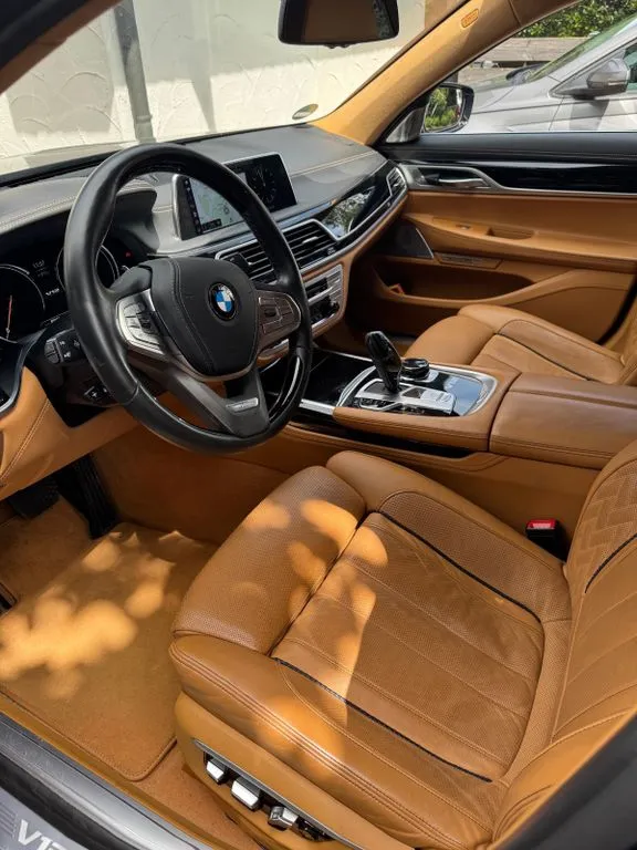 BMW M760