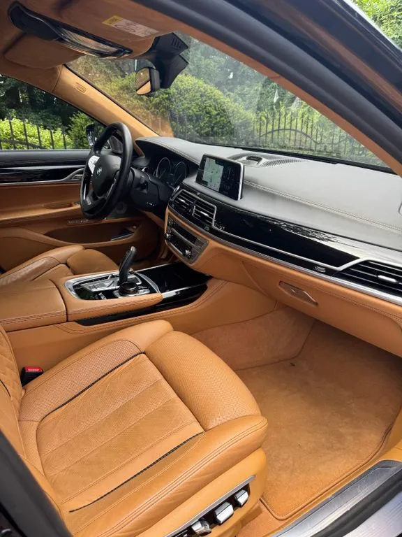 BMW M760