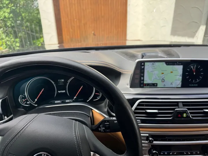 BMW M760