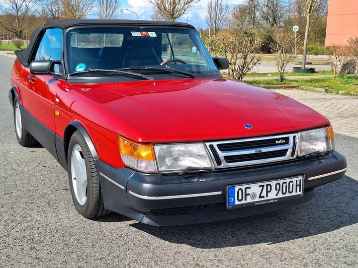 Saab 900