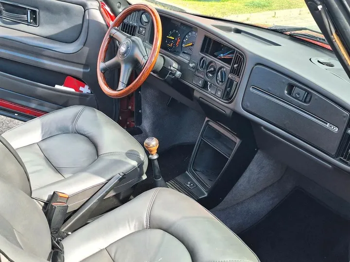 Saab 900