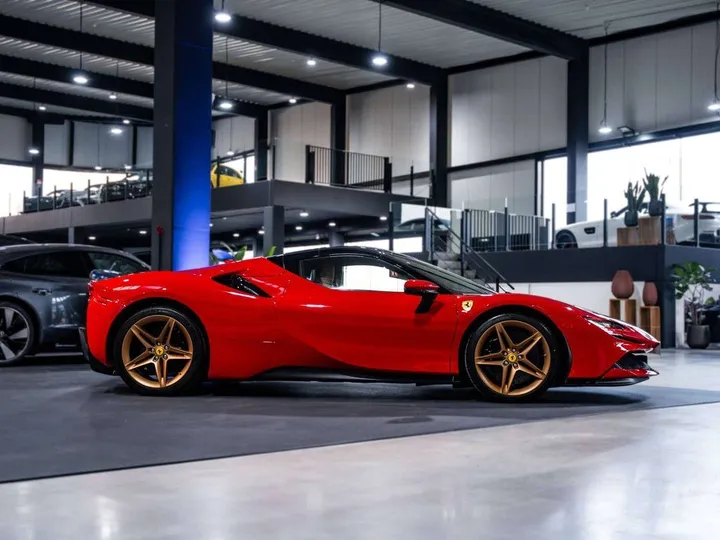 Ferrari SF90