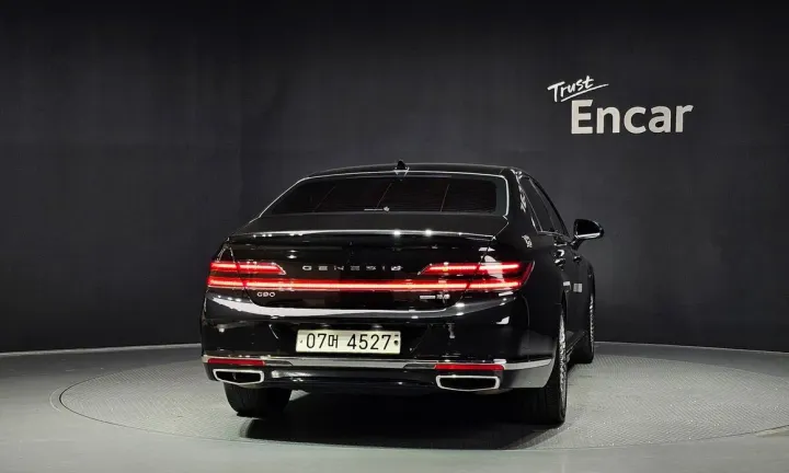 Genesis G90