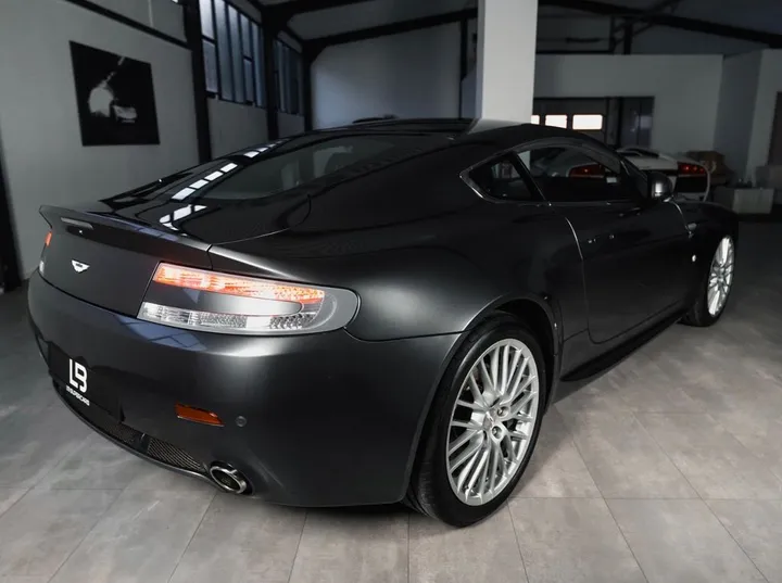 Aston Martin V8 Vantage