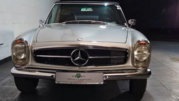 Mercedes-Benz 230