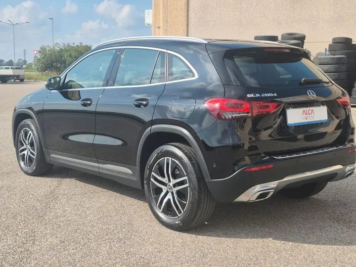 Mercedes-Benz GLA 200