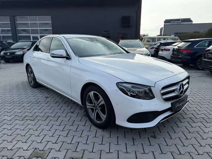 Mercedes-Benz E 200