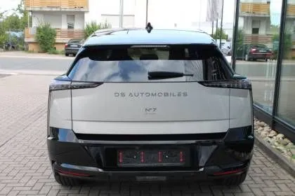 DS Automobiles N°7