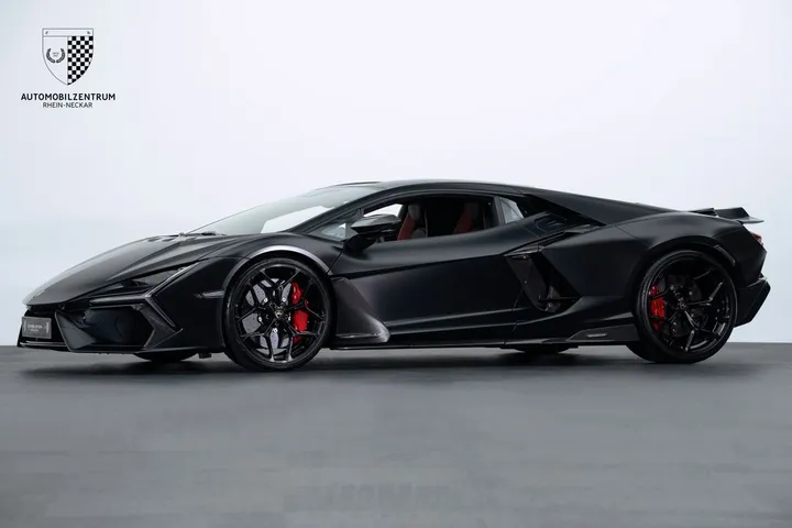 Lamborghini Revuelto