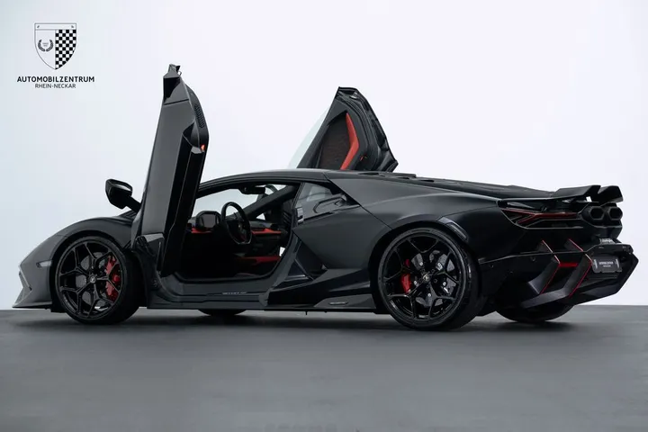 Lamborghini Revuelto