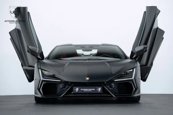 Lamborghini Revuelto