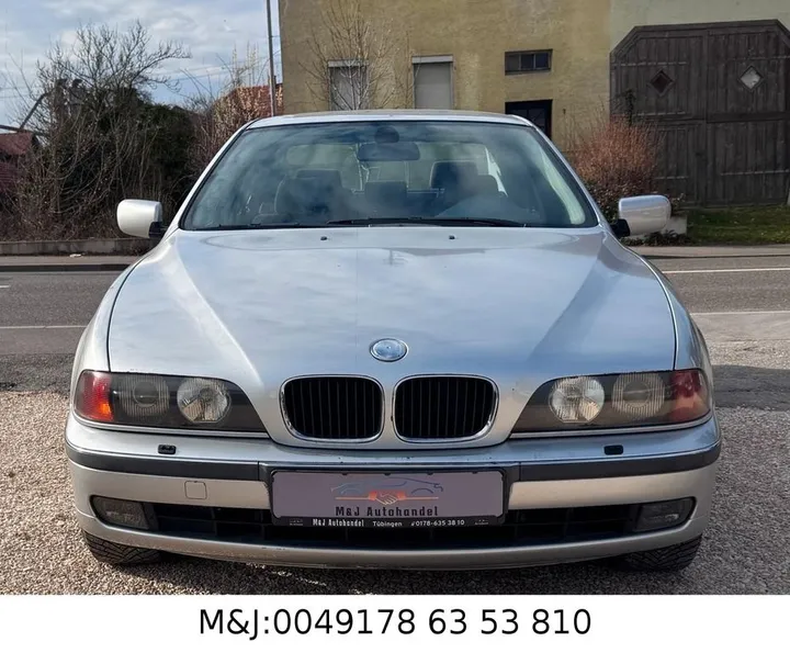 BMW 523