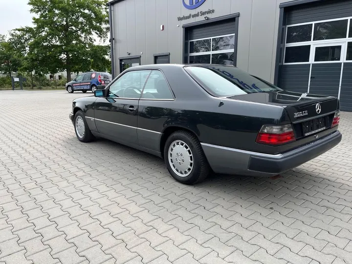 Mercedes-Benz CE 300