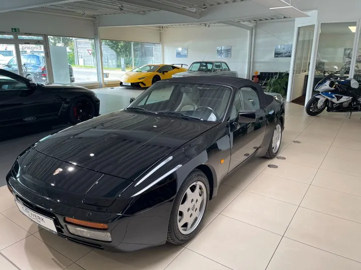 Porsche 944