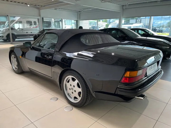 Porsche 944