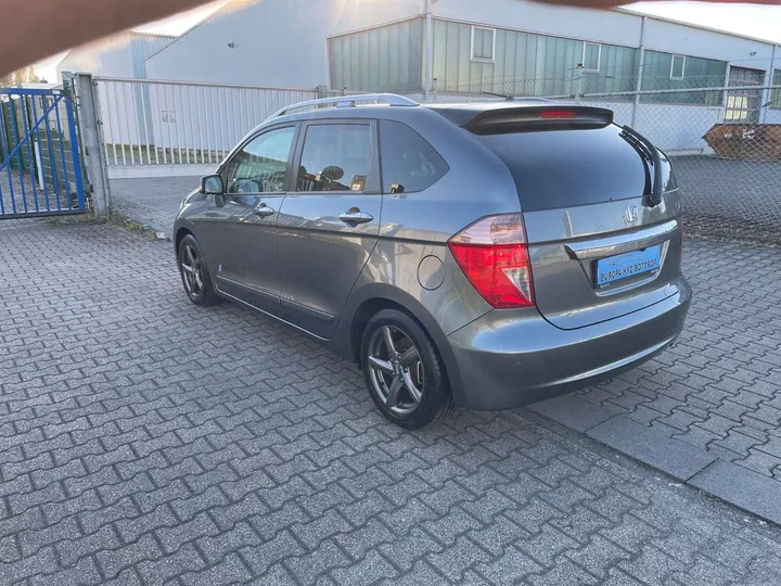 Honda FR-V