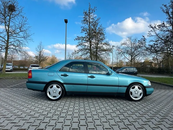 Mercedes-Benz C 180