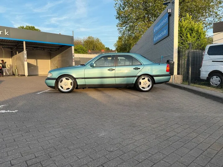 Mercedes-Benz C 180