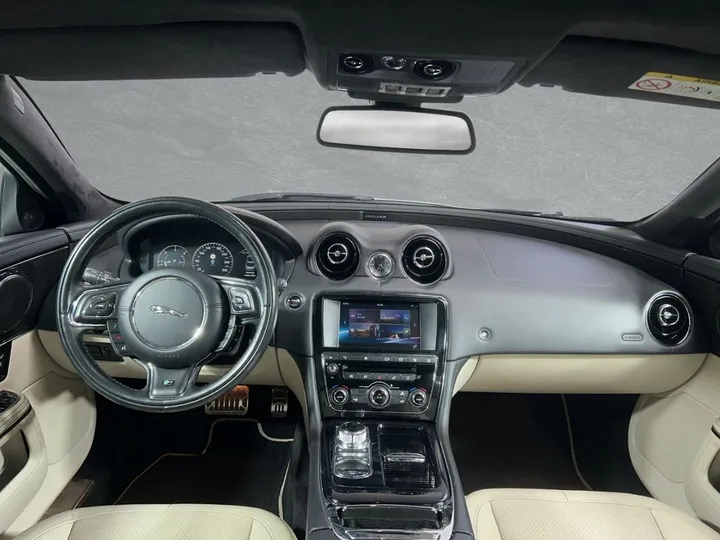 Jaguar XJ