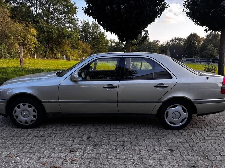 Mercedes-Benz C 180