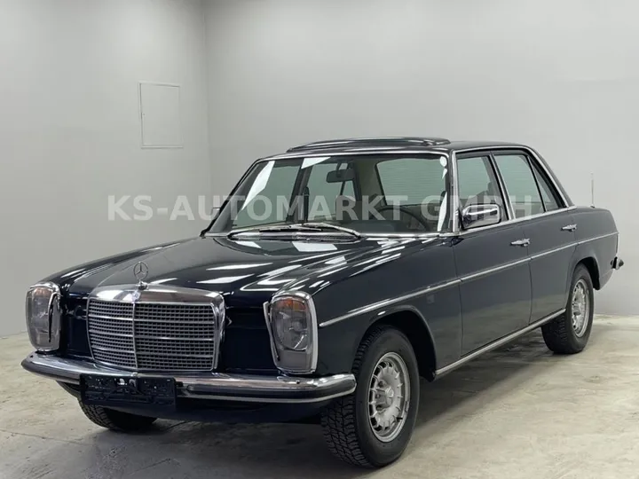 Mercedes-Benz 230