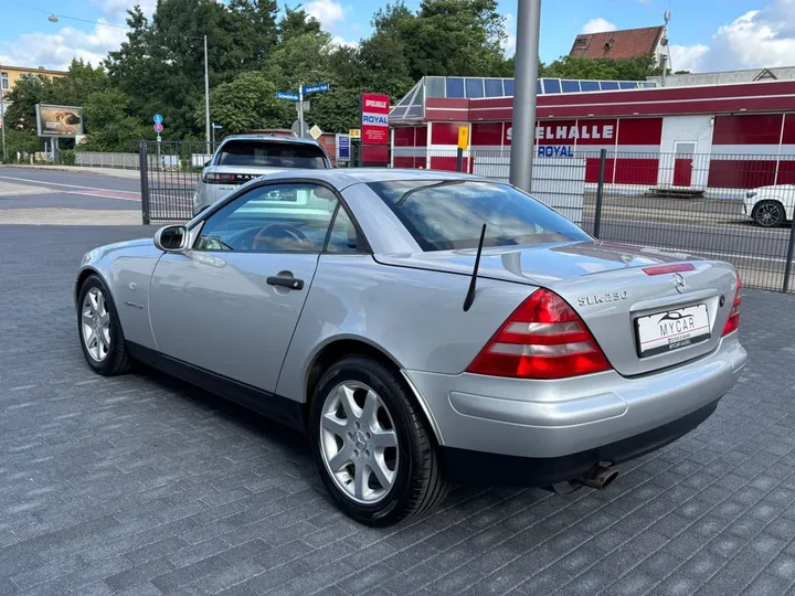 Mercedes-Benz SLK 230