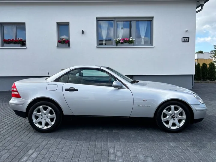 Mercedes-Benz SLK 230