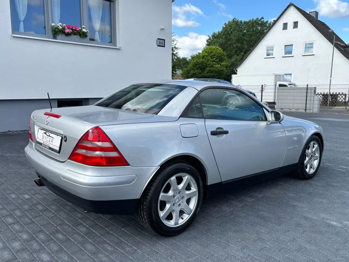 Mercedes-Benz SLK 230