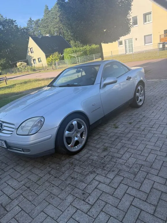 Mercedes-Benz 230