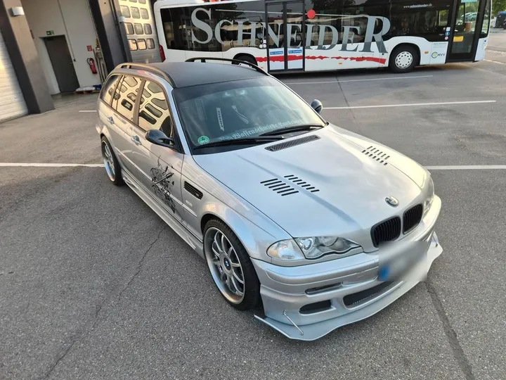 BMW 330