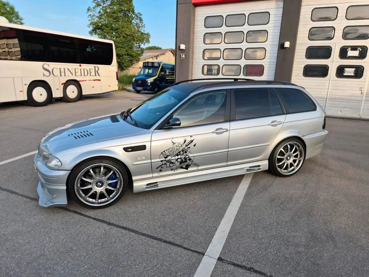 BMW 330