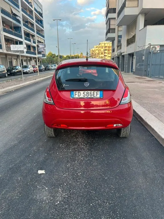 Lancia Ypsilon