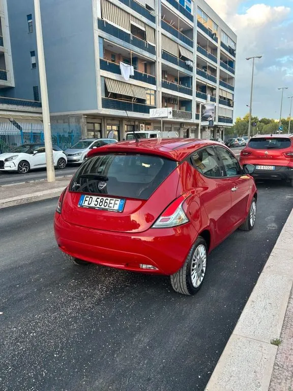 Lancia Ypsilon