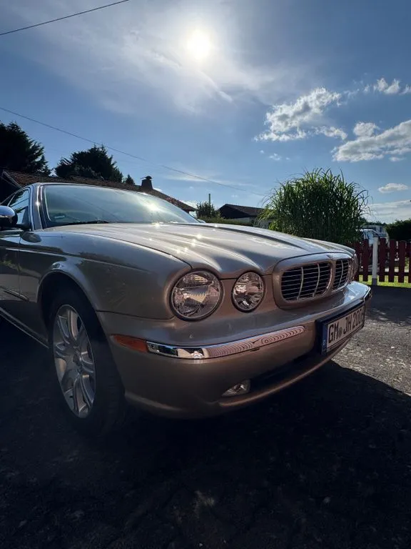 Jaguar XJ8