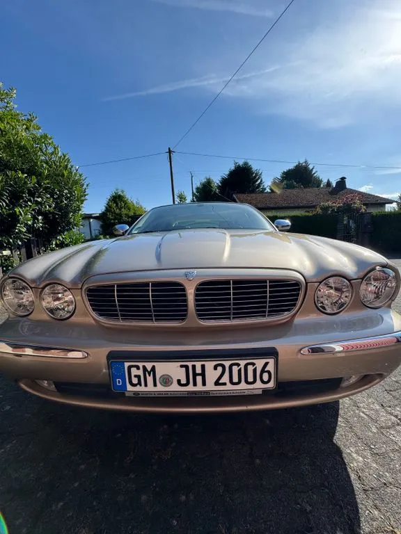 Jaguar XJ8
