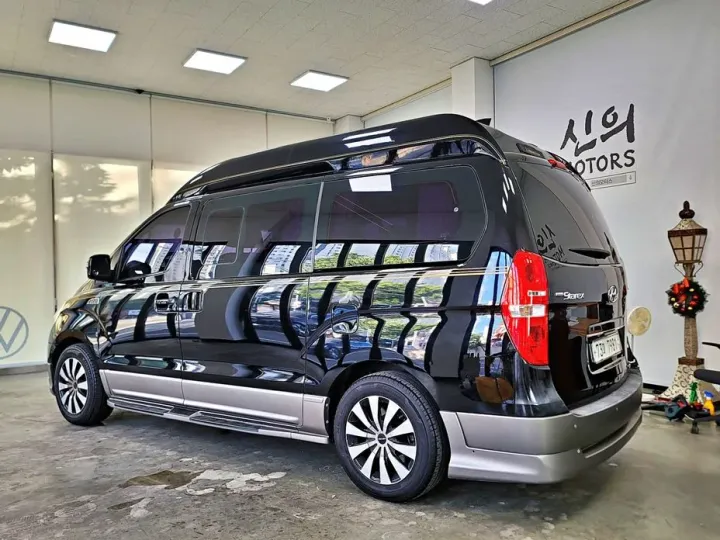 Hyundai Starex